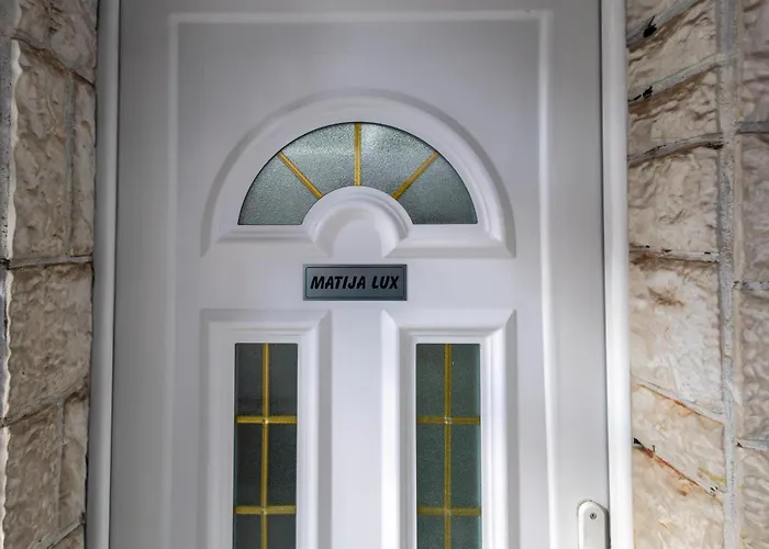 Matija Lux * 크랄레보